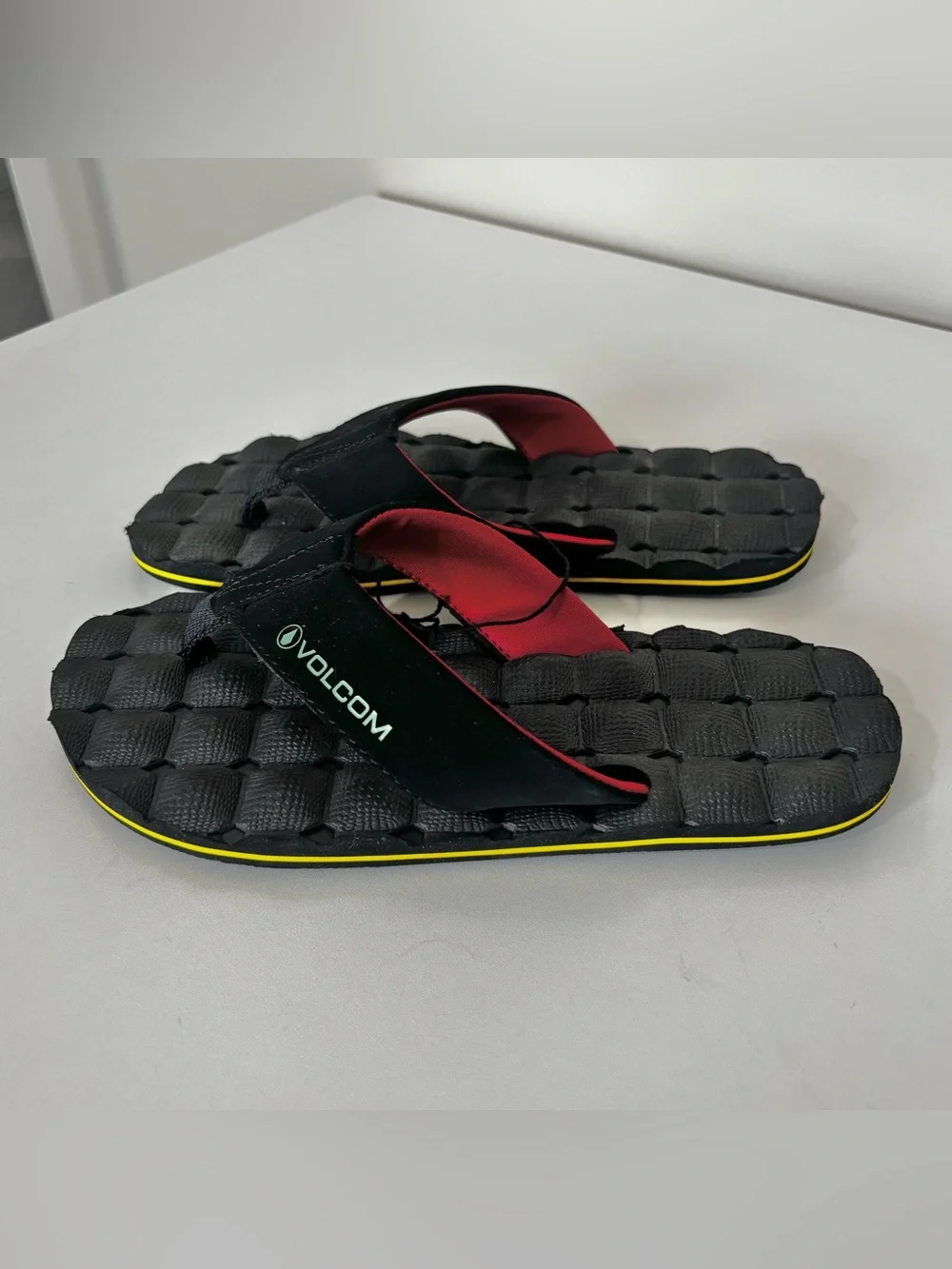 Volcom Men's Water-friendly Recliner Sandals/Flip Flops w/Foam Footbed Size 6